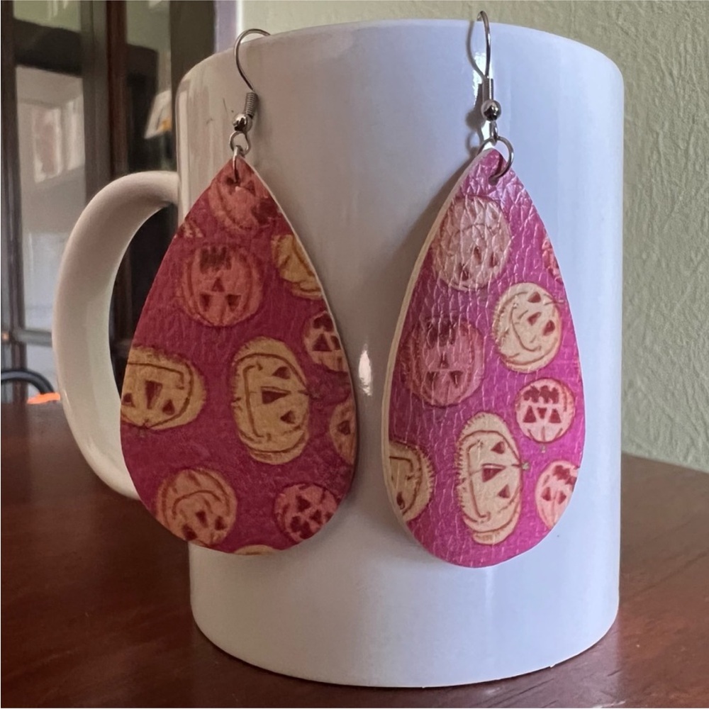 NWT Jack-O’-Lantern Halloween Tear Drop Earrings